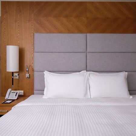 Doubletree By Hilton Almaty Hotel Buitenkant foto