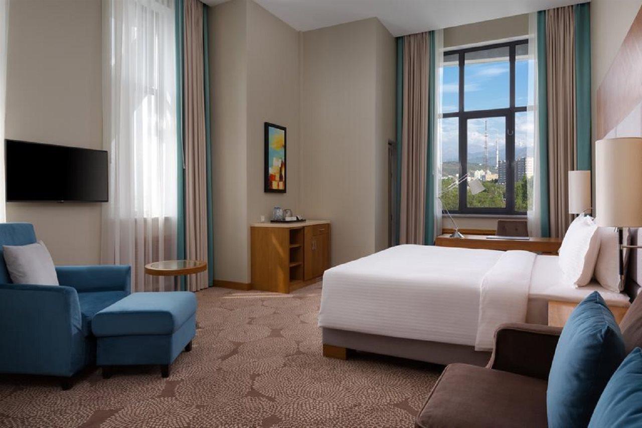 Doubletree By Hilton Almaty Hotel Buitenkant foto