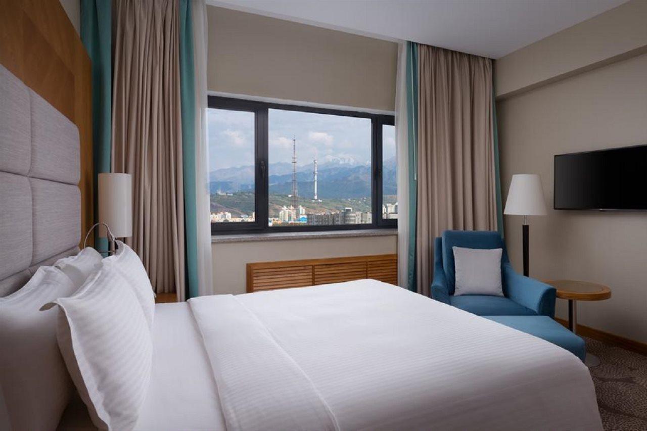 Doubletree By Hilton Almaty Hotel Buitenkant foto