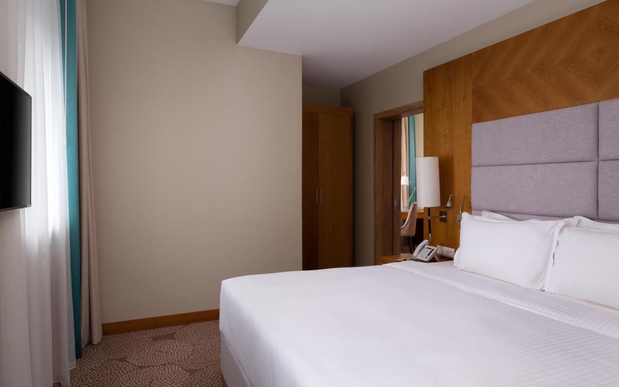 Doubletree By Hilton Almaty Hotel Buitenkant foto