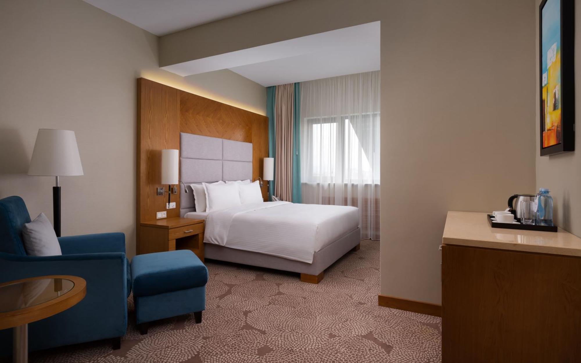 Doubletree By Hilton Almaty Hotel Buitenkant foto