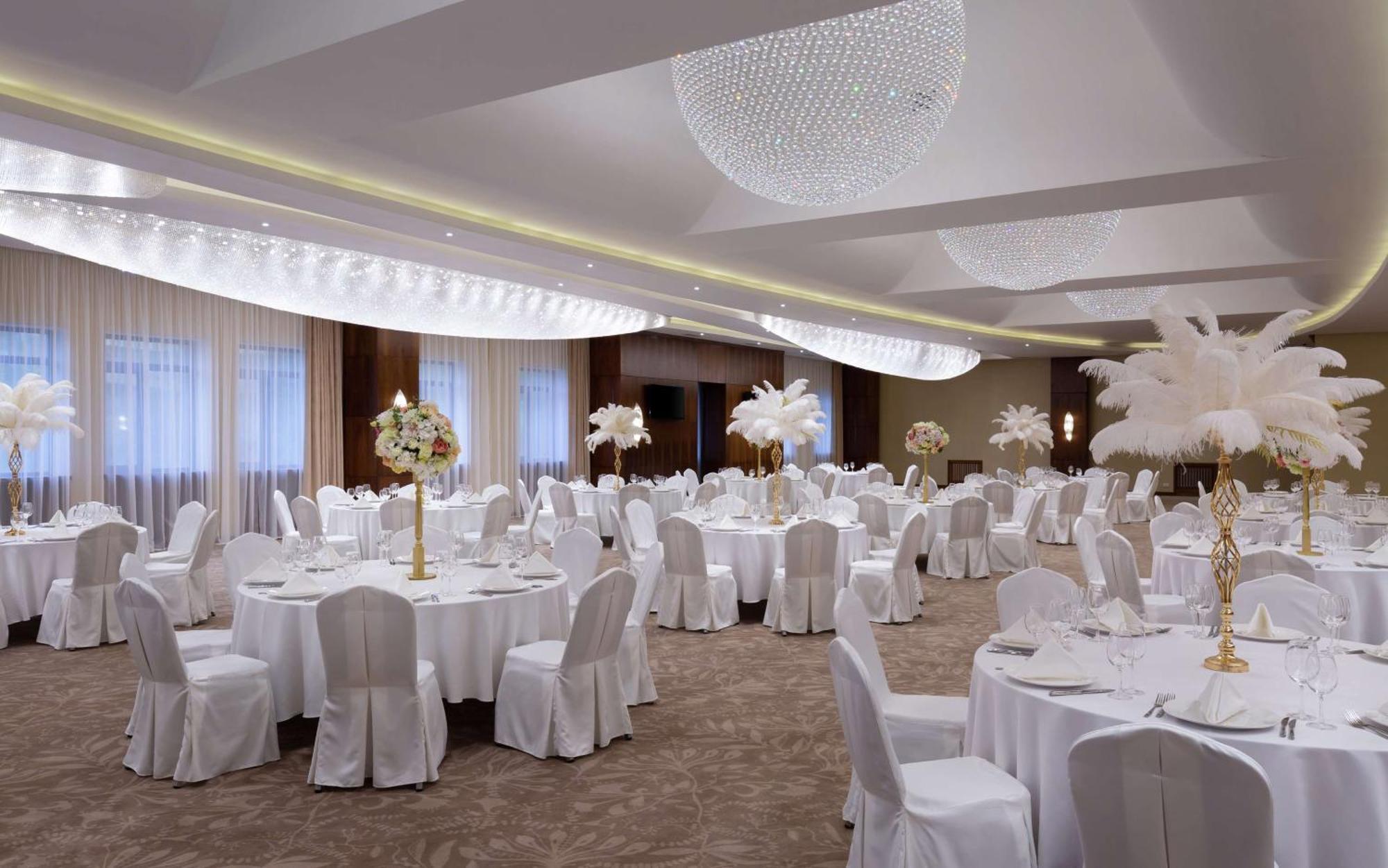Doubletree By Hilton Almaty Hotel Buitenkant foto
