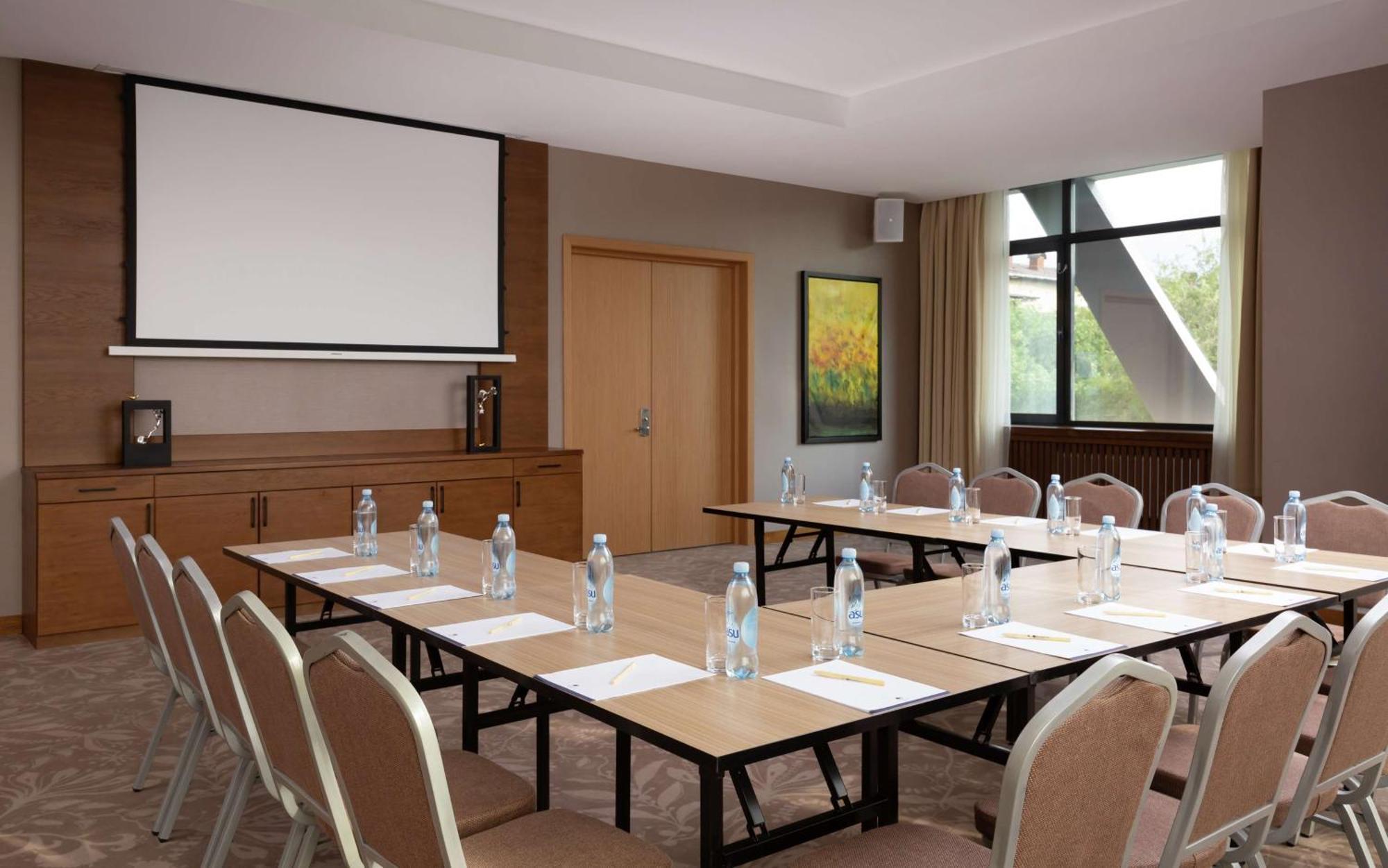 Doubletree By Hilton Almaty Hotel Buitenkant foto