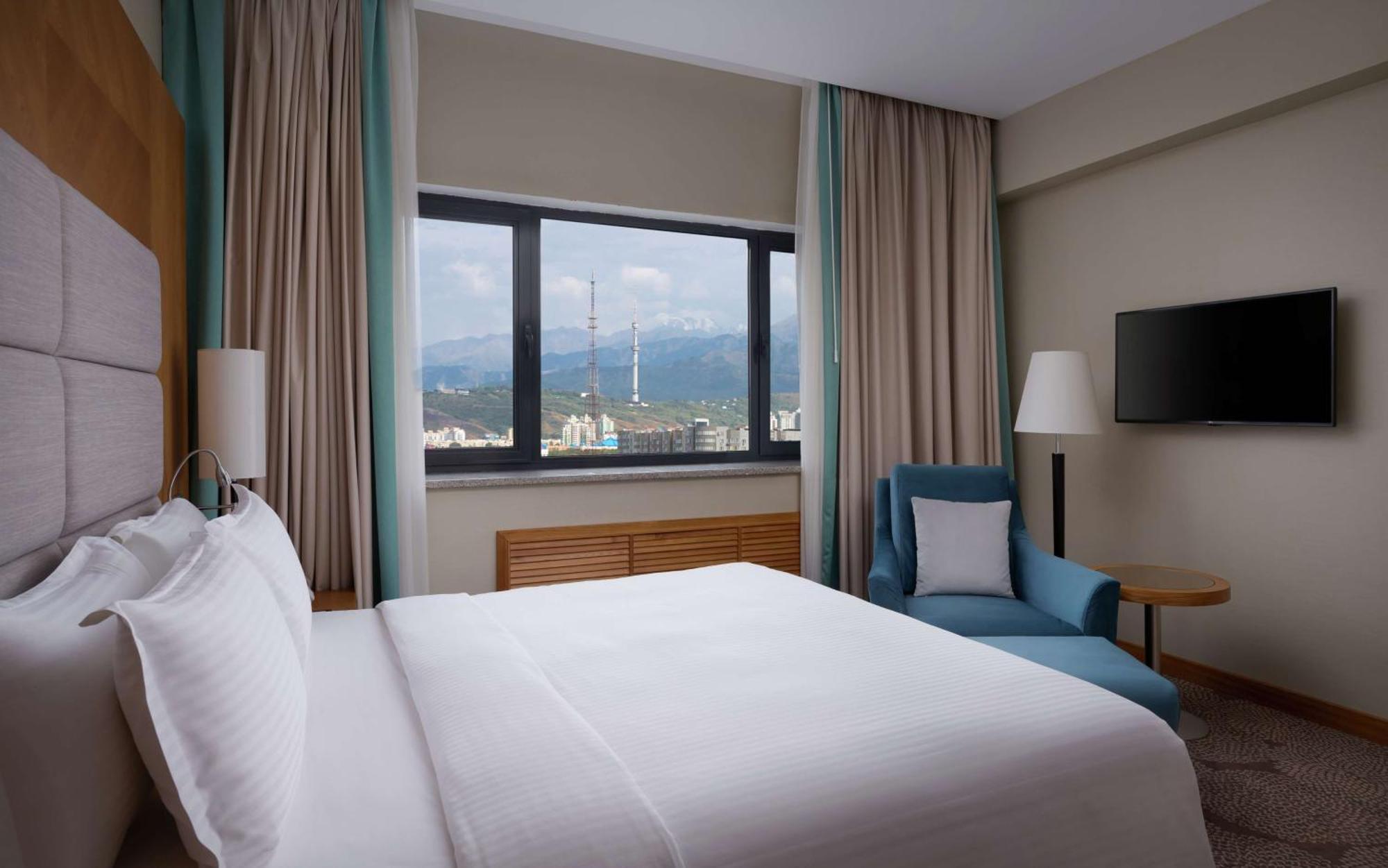 Doubletree By Hilton Almaty Hotel Buitenkant foto