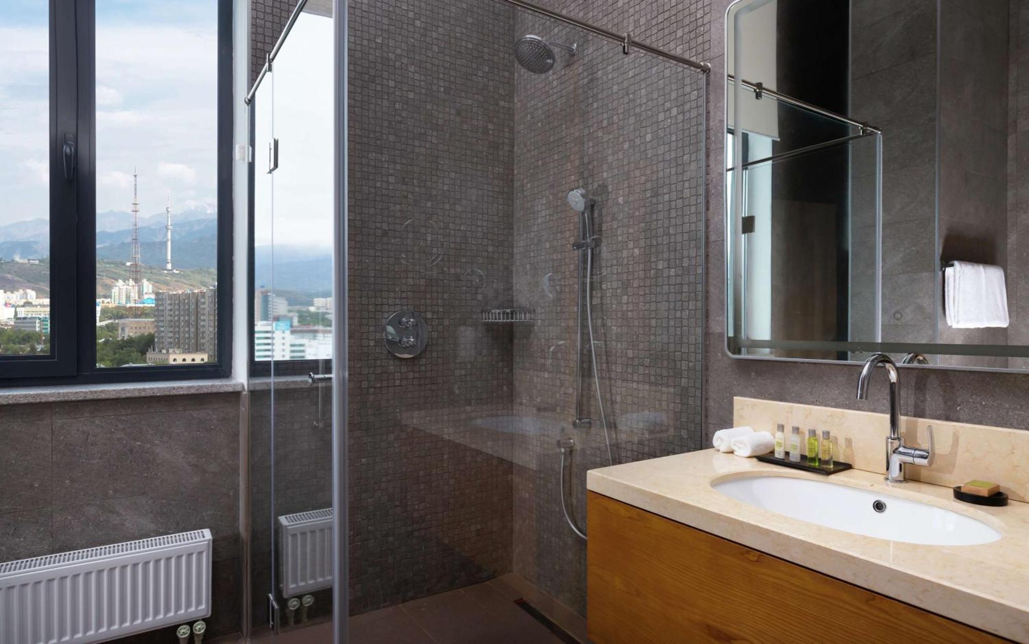 Doubletree By Hilton Almaty Hotel Buitenkant foto