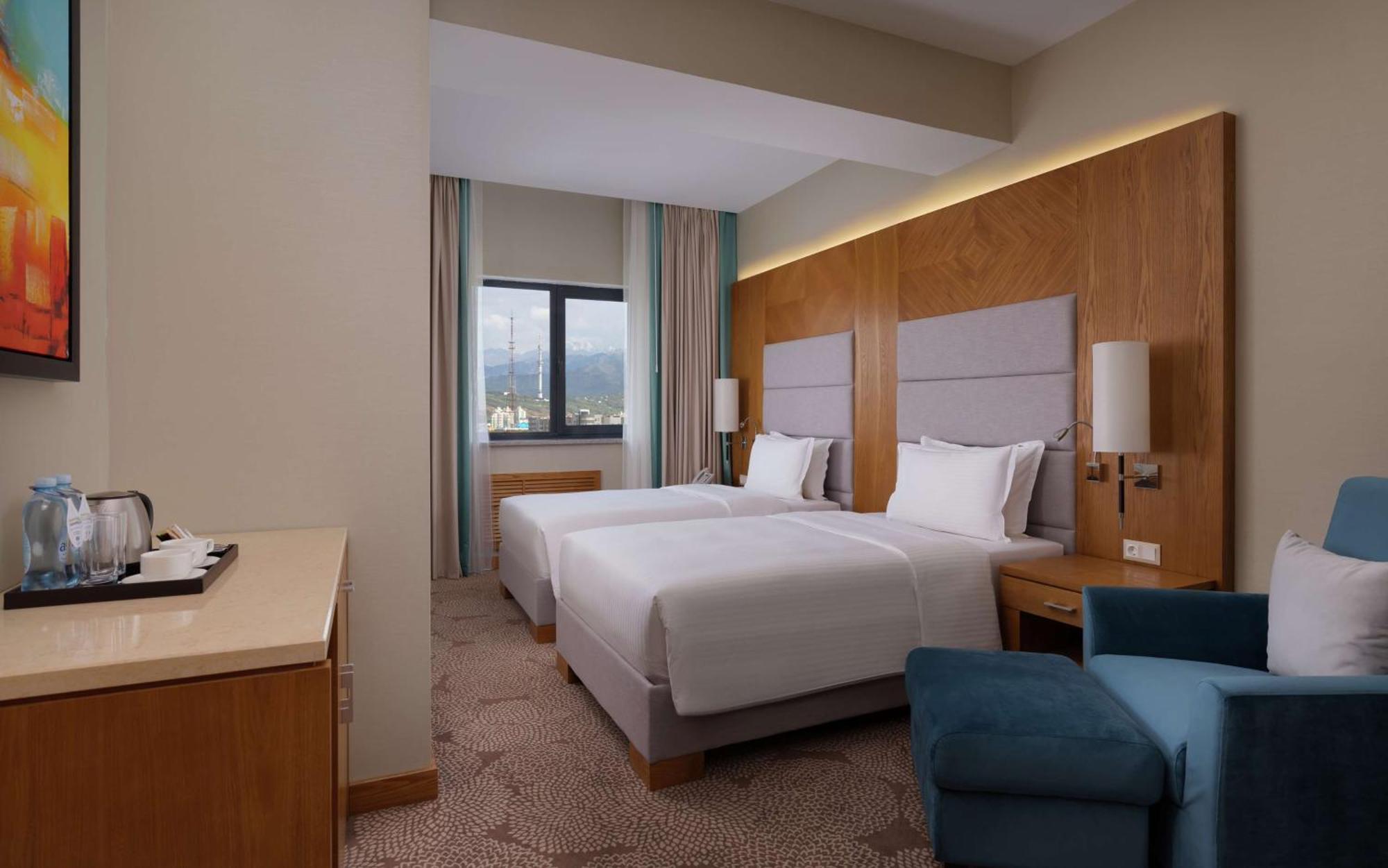 Doubletree By Hilton Almaty Hotel Buitenkant foto
