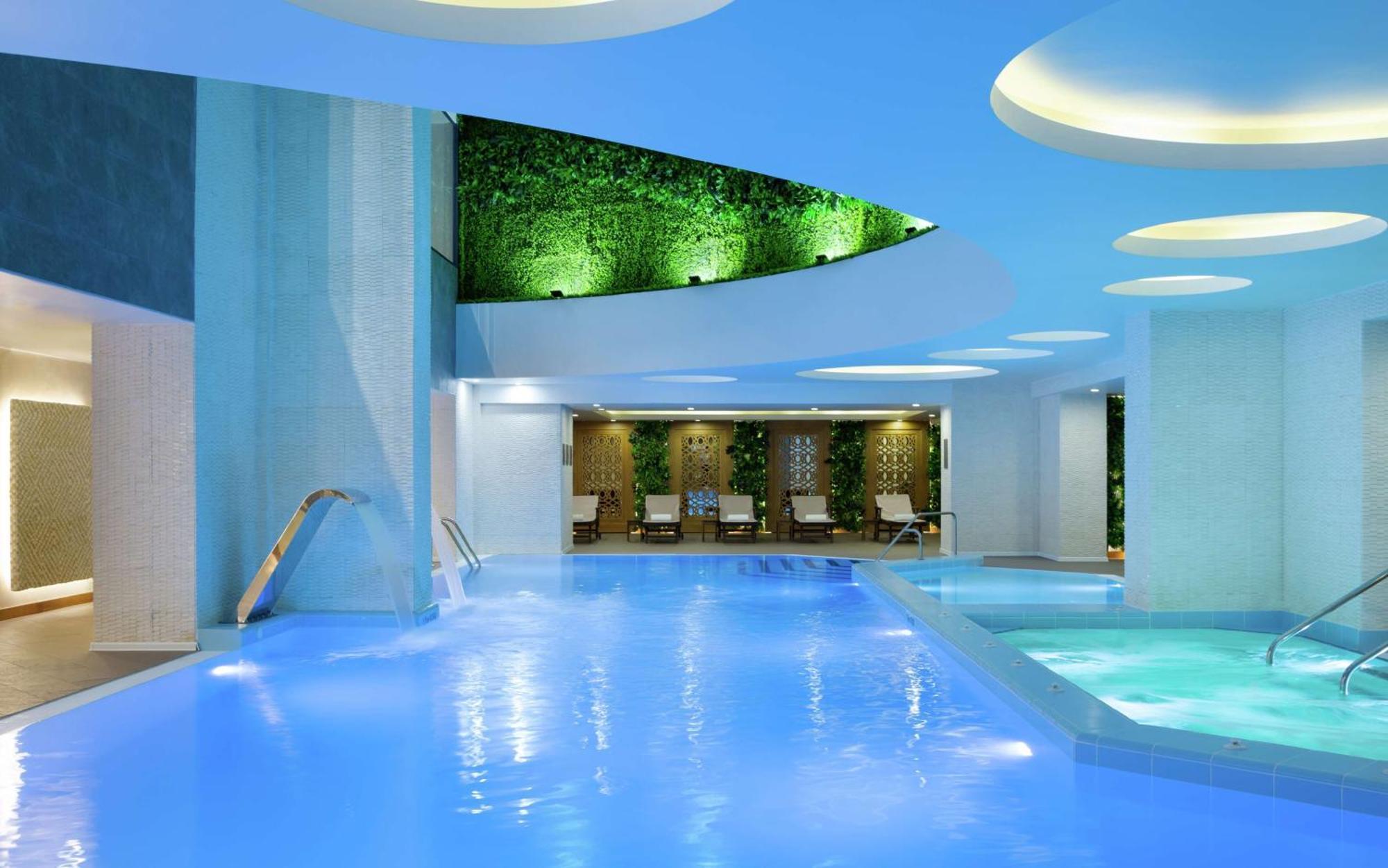 Doubletree By Hilton Almaty Hotel Buitenkant foto