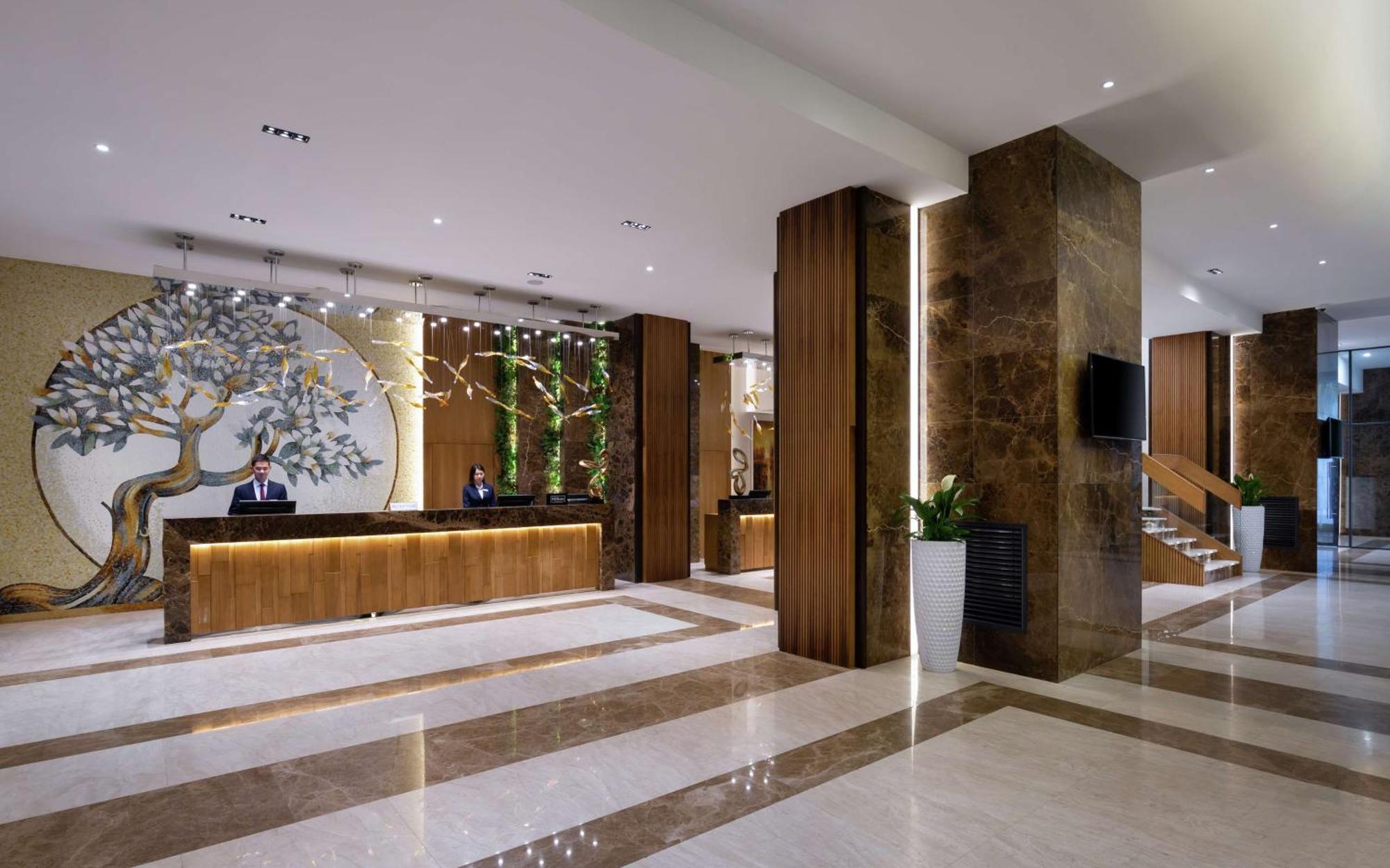 Doubletree By Hilton Almaty Hotel Buitenkant foto