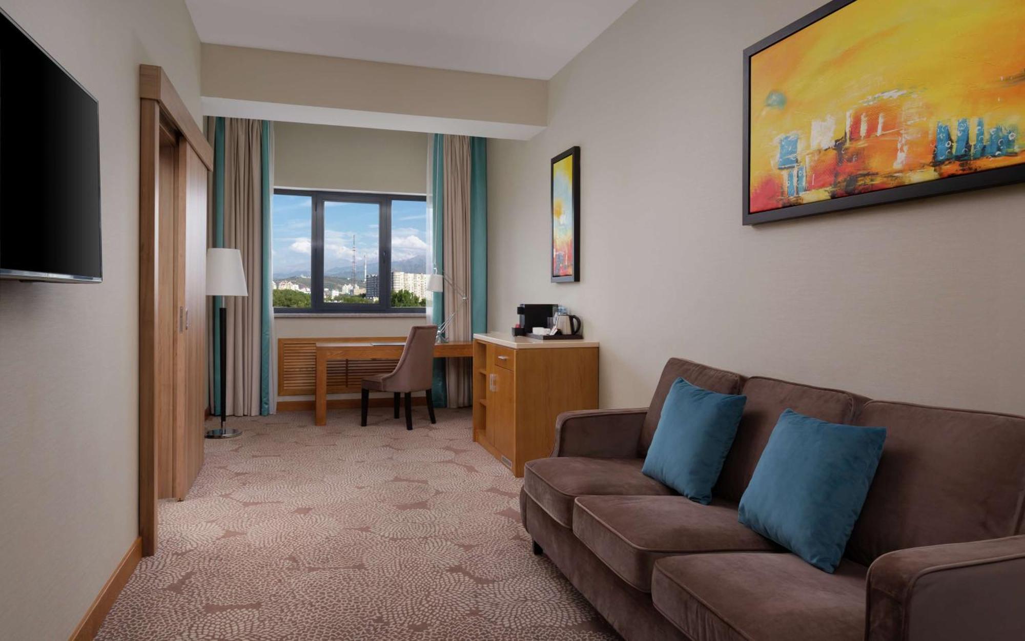 Doubletree By Hilton Almaty Hotel Buitenkant foto