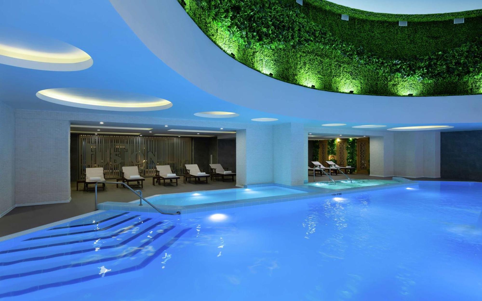Doubletree By Hilton Almaty Hotel Buitenkant foto