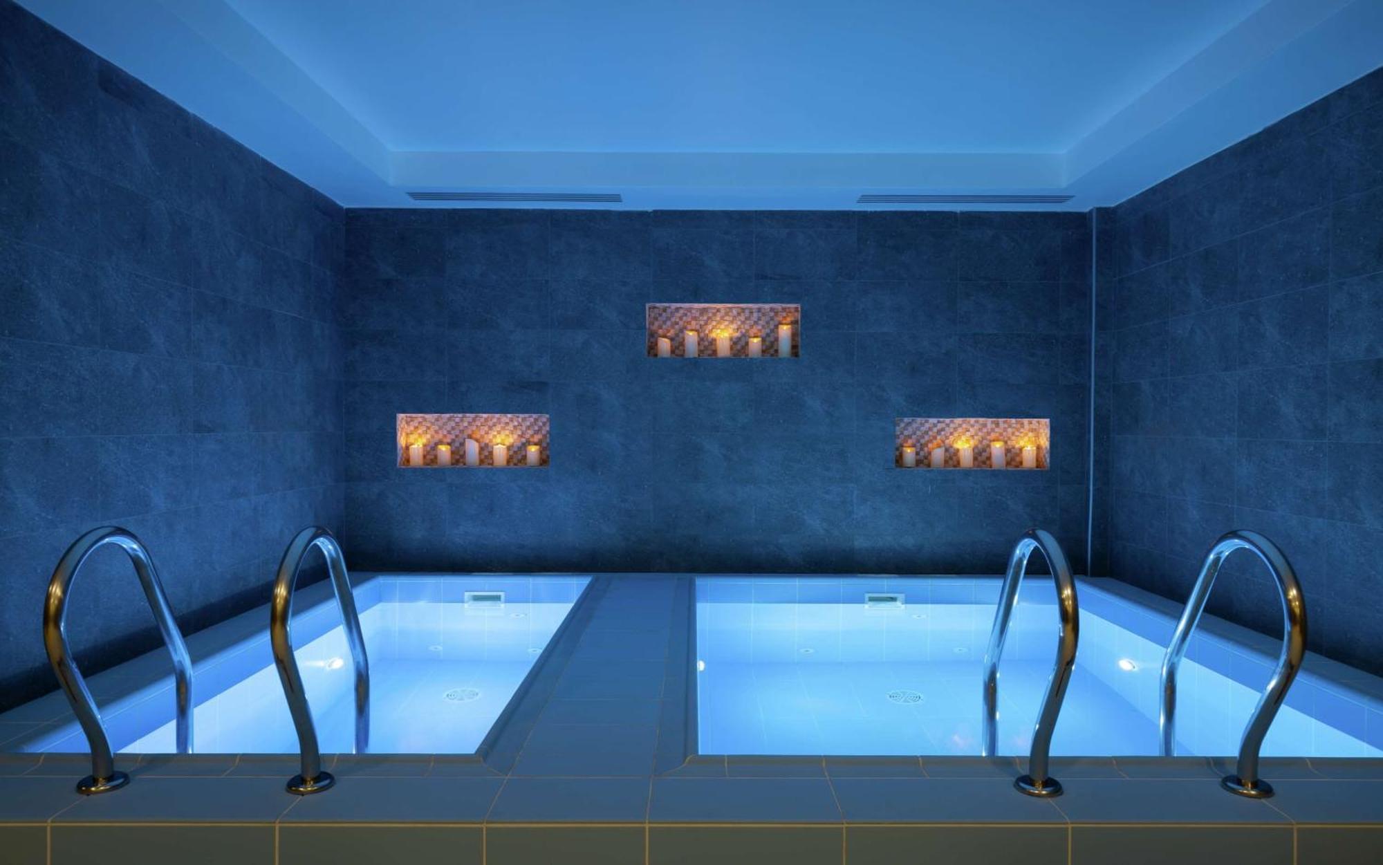 Doubletree By Hilton Almaty Hotel Buitenkant foto