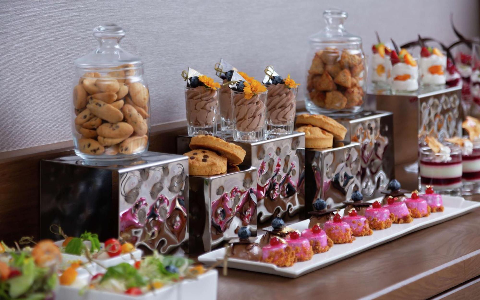 Doubletree By Hilton Almaty Hotel Buitenkant foto