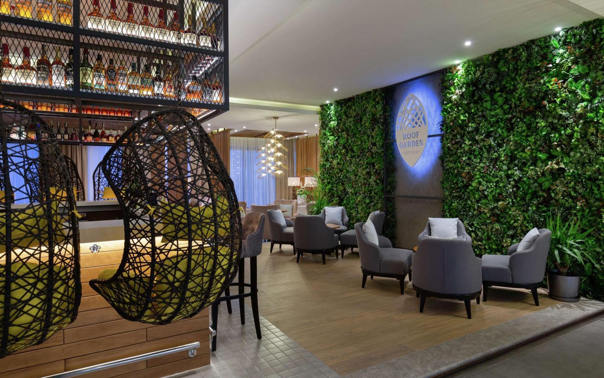 Doubletree By Hilton Almaty Hotel Buitenkant foto
