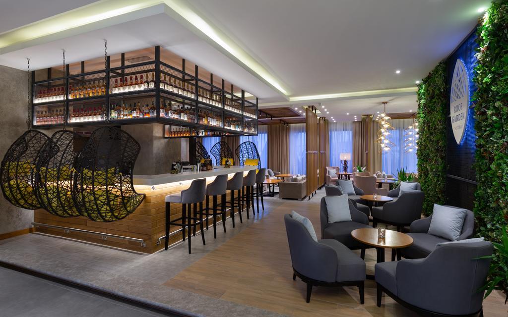Doubletree By Hilton Almaty Hotel Buitenkant foto
